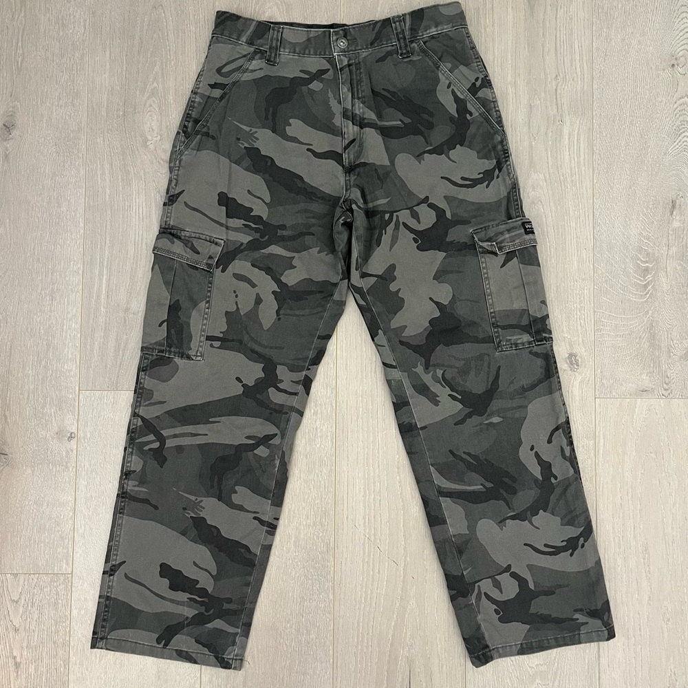 Wrangler Grey Black Cargo Camo Pants